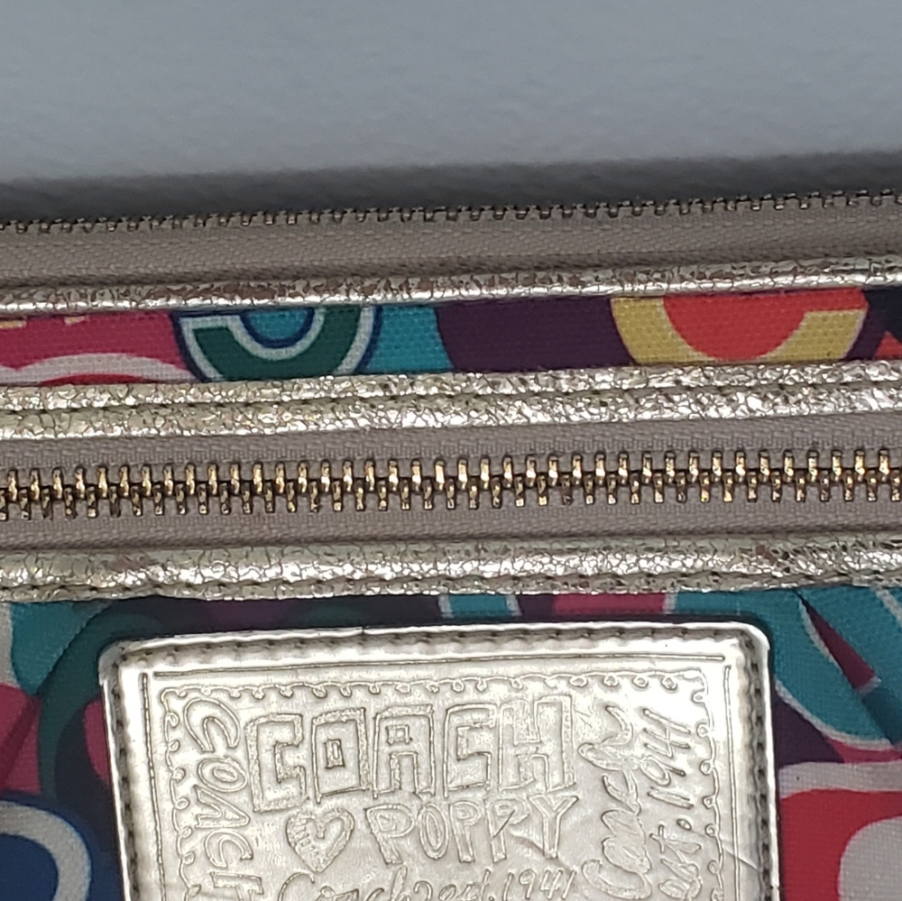 GUC COACH POPPY GRAFFI  WRISTLET - Picture 3 of 10
